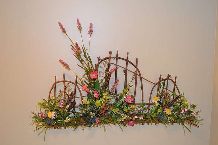 More dried flowers for bathroom wall coverings