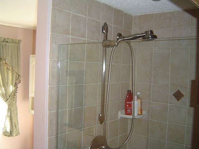 A custom ceramic tile shower should be part of every master bedroom bathroom.